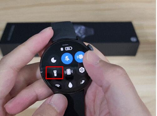 小米watchs1pro手电如何打开-小米腕表打开手电流程