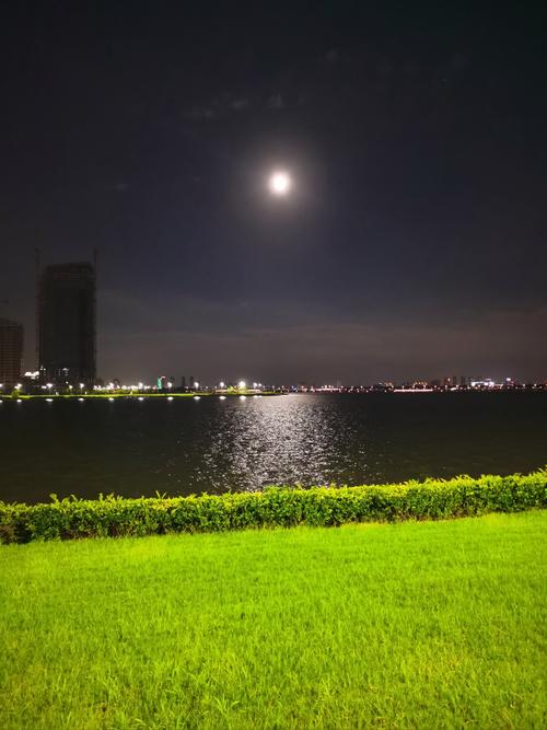月夜视频拍摄全攻略:如何用手机拍出高清夜景大片?从设备调试到后期剪辑的实用技巧解析 月夜视频拍摄全攻略:如何用手机拍出高清夜景大片?从设备调试到后期剪辑的实用技巧解析